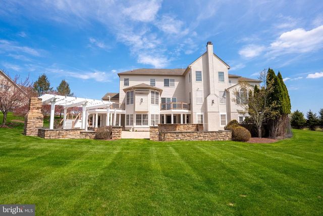 24 HAYHURST DR, Newtown, PA 18940