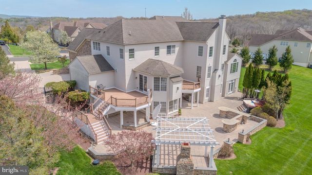24 HAYHURST DR, Newtown, PA 18940