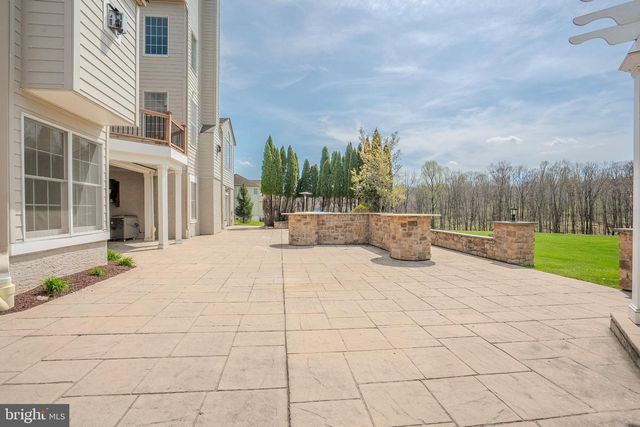 24 HAYHURST DR, Newtown, PA 18940