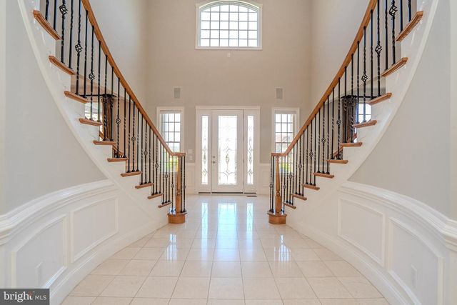 24 HAYHURST DR, Newtown, PA 18940