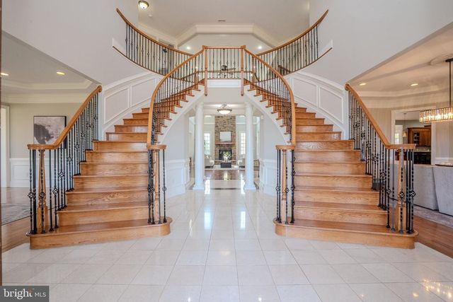 24 HAYHURST DR, Newtown, PA 18940