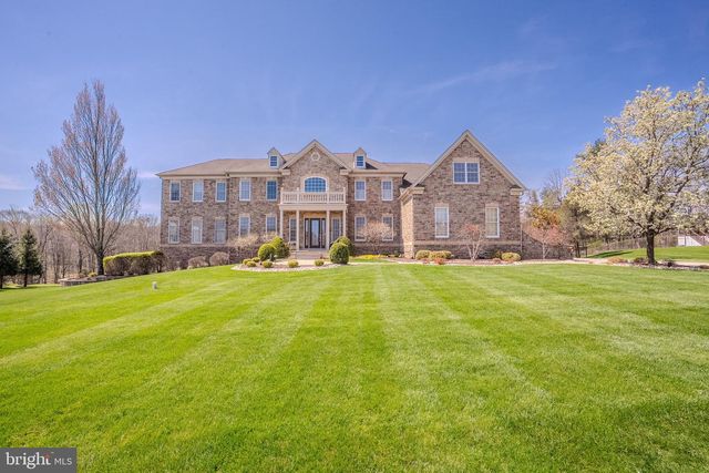 24 HAYHURST DR, Newtown, PA 18940