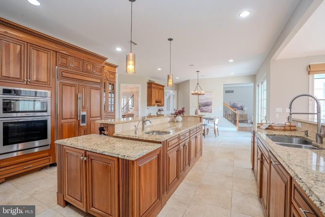 24 HAYHURST DR, Newtown, PA 18940