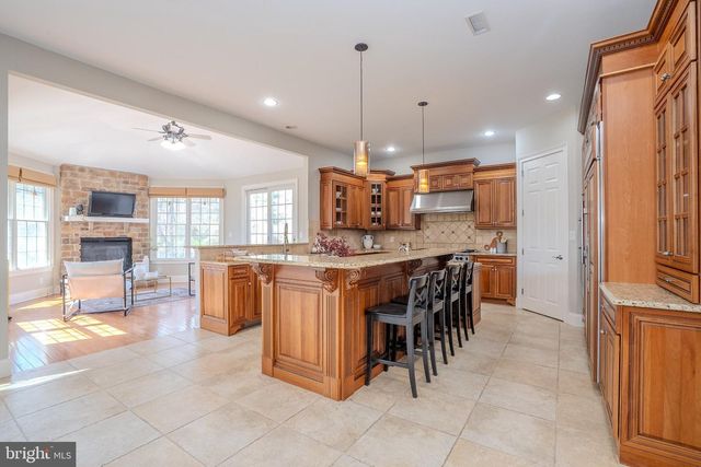 24 HAYHURST DR, Newtown, PA 18940
