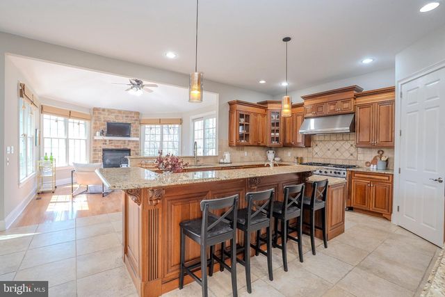 24 HAYHURST DR, Newtown, PA 18940