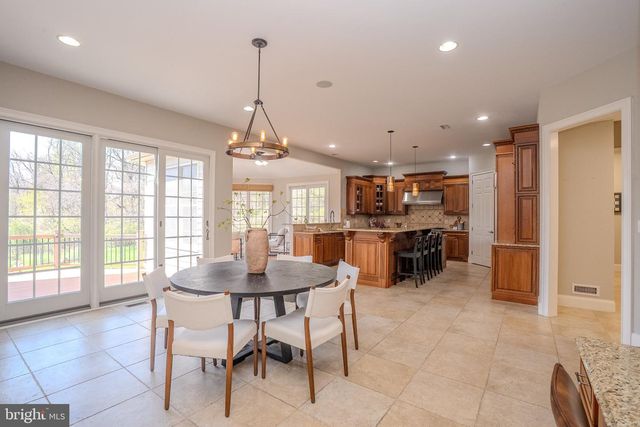 24 HAYHURST DR, Newtown, PA 18940