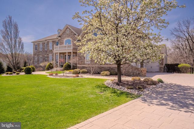 24 HAYHURST DR, Newtown, PA 18940