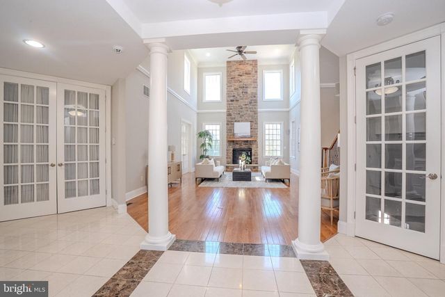 24 HAYHURST DR, Newtown, PA 18940
