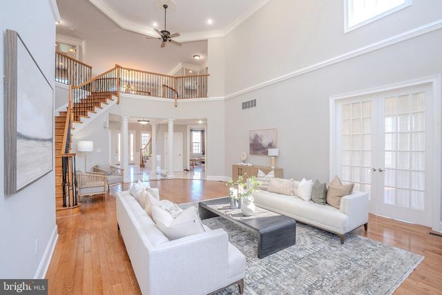 24 HAYHURST DR, Newtown, PA 18940