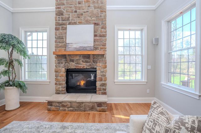 24 HAYHURST DR, Newtown, PA 18940