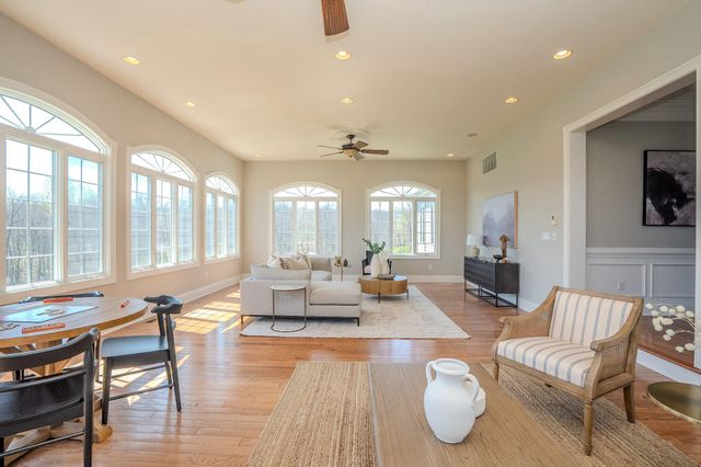 24 HAYHURST DR, Newtown, PA 18940