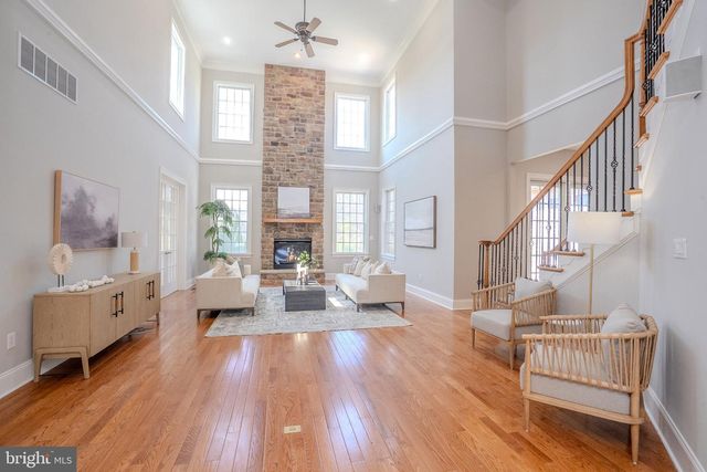 24 HAYHURST DR, Newtown, PA 18940