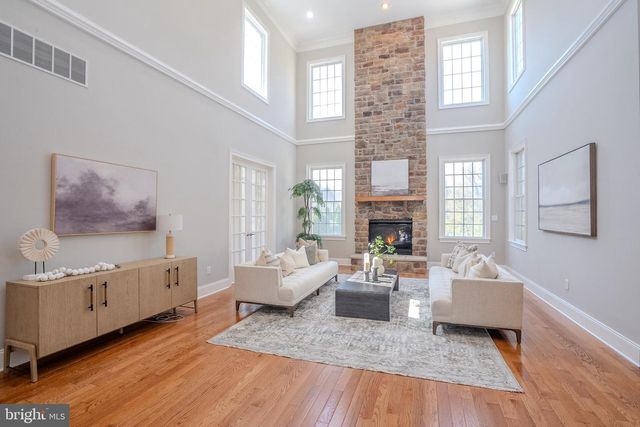 24 HAYHURST DR, Newtown, PA 18940