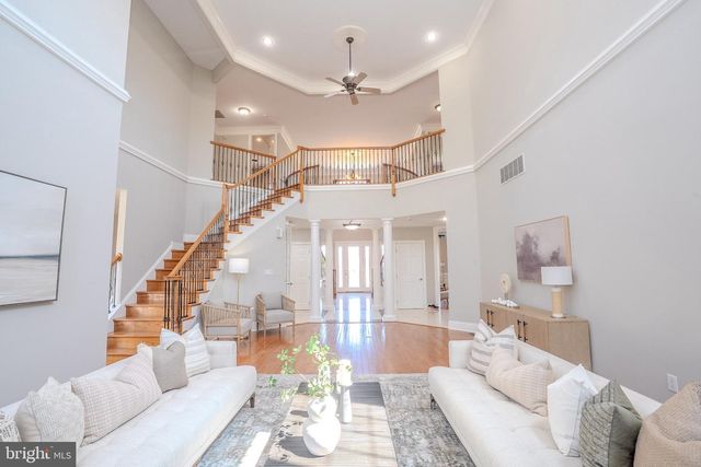 24 HAYHURST DR, Newtown, PA 18940
