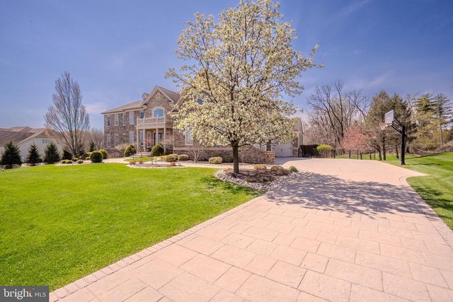 24 HAYHURST DR, Newtown, PA 18940