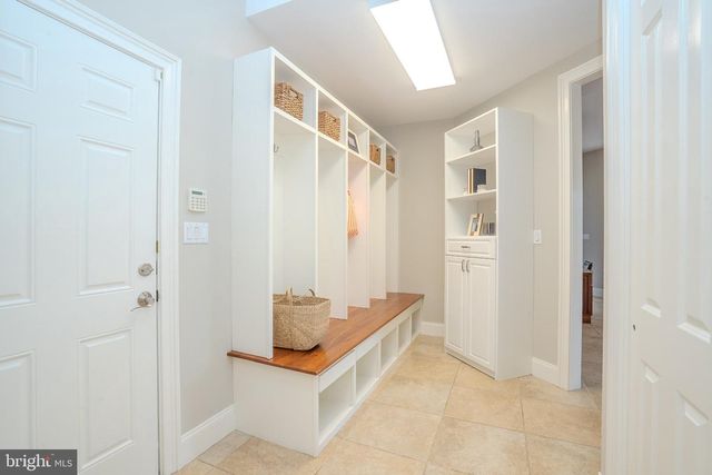 24 HAYHURST DR, Newtown, PA 18940