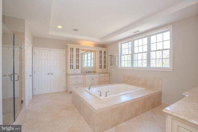 24 HAYHURST DR, Newtown, PA 18940