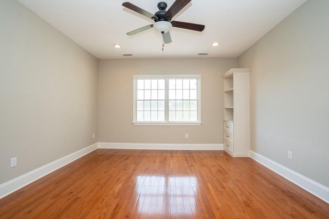 24 HAYHURST DR, Newtown, PA 18940