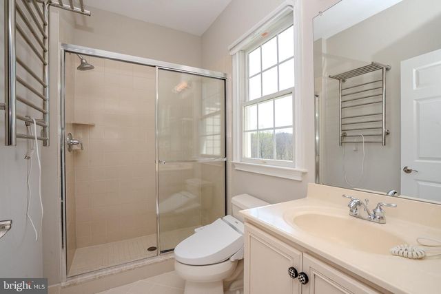24 HAYHURST DR, Newtown, PA 18940