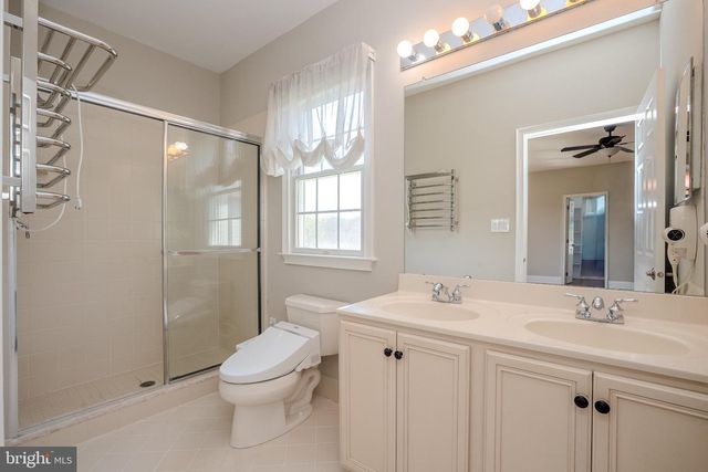 24 HAYHURST DR, Newtown, PA 18940