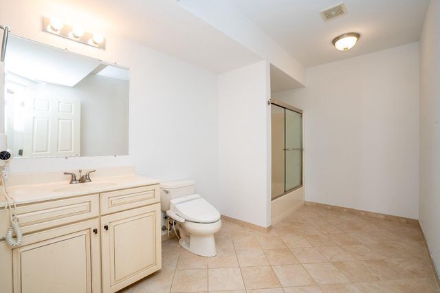 24 HAYHURST DR, Newtown, PA 18940