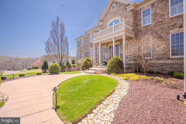 24 HAYHURST DR, Newtown, PA 18940