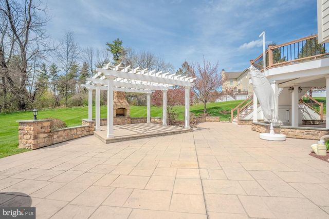24 HAYHURST DR, Newtown, PA 18940