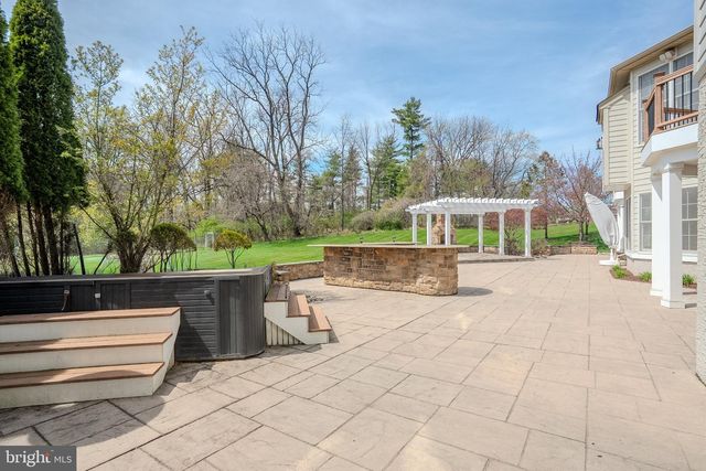 24 HAYHURST DR, Newtown, PA 18940