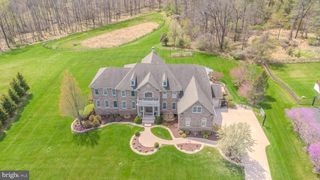 24 HAYHURST DR, Newtown, PA 18940
