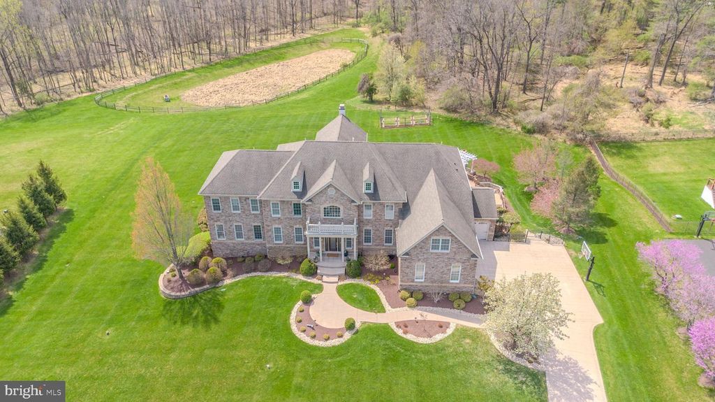 24 HAYHURST DR, Newtown, PA 18940