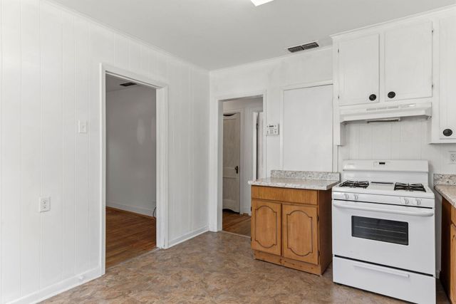 720 Riverside Dr, Kilgore, TX 75662