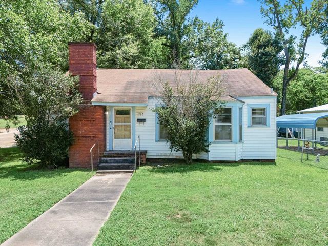 720 Riverside Dr, Kilgore, TX 75662