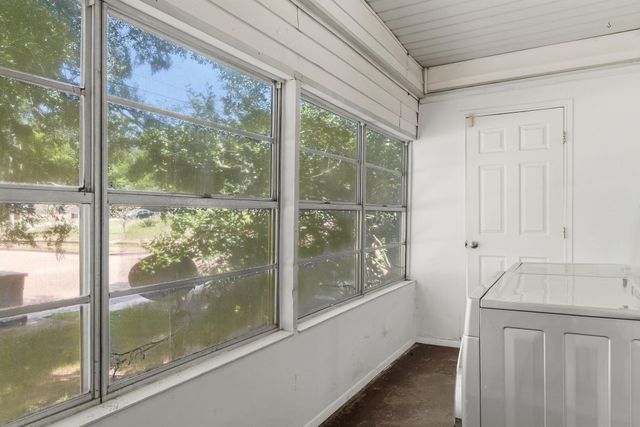 720 Riverside Dr, Kilgore, TX 75662