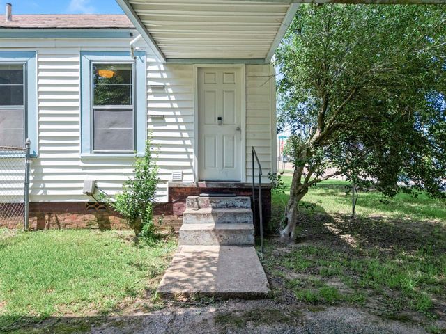 720 Riverside Dr, Kilgore, TX 75662