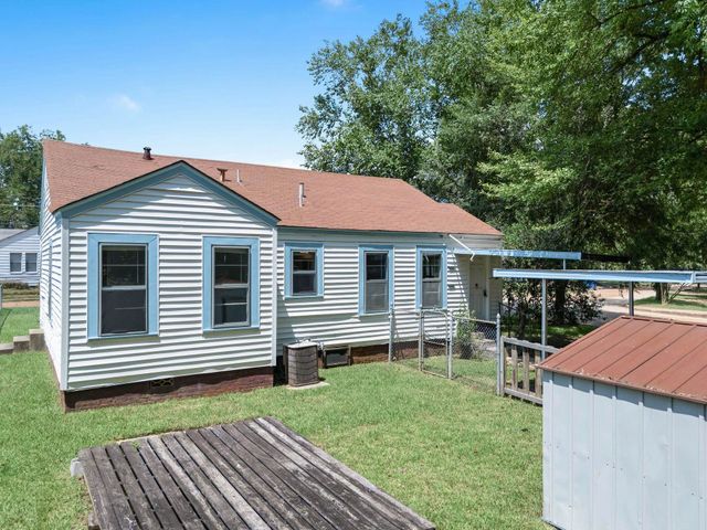 720 Riverside Dr, Kilgore, TX 75662