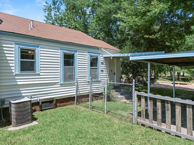 720 Riverside Dr, Kilgore, TX 75662