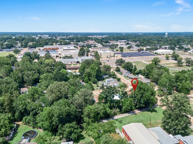 720 Riverside Dr, Kilgore, TX 75662