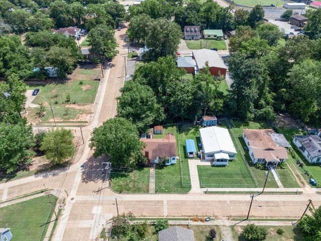 720 Riverside Dr, Kilgore, TX 75662