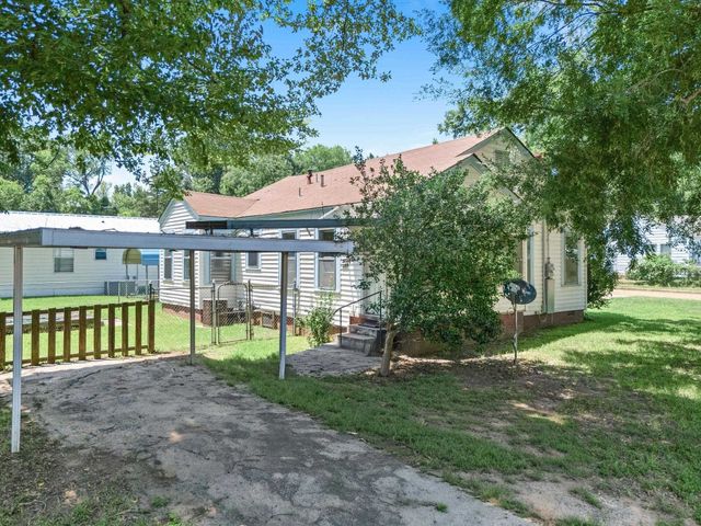 720 Riverside Dr, Kilgore, TX 75662