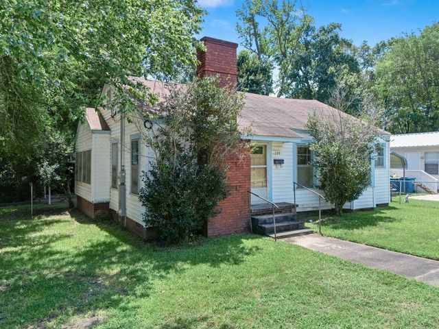 720 Riverside Dr, Kilgore, TX 75662