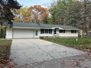 110 Bell Avenue, Prudenville, MI 48651