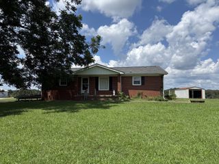 637 Sheehy Rd, Mc Ewen, TN 37101