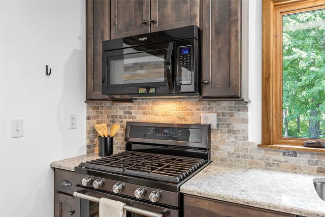 1388 Hickory Hollow Rd. NE, Solon, IA 52333