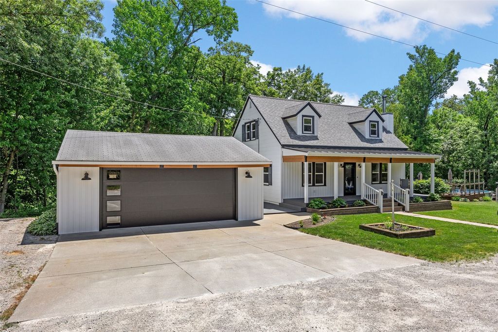 1388 Hickory Hollow Rd. NE, Solon, IA 52333