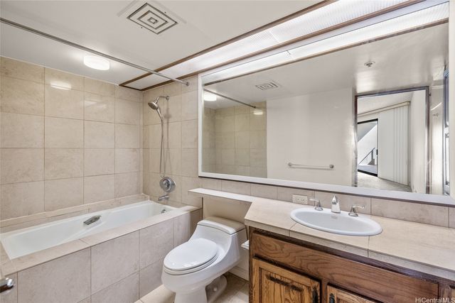 555 Hahaione Street 3E, Honolulu, HI 96825