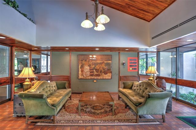 555 Hahaione Street 3E, Honolulu, HI 96825