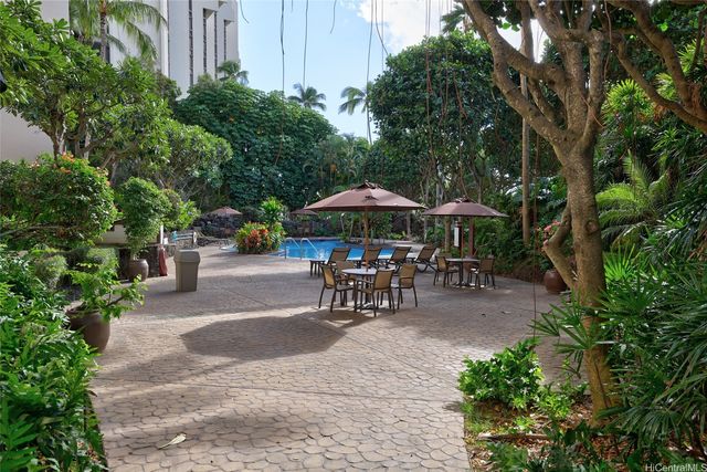 555 Hahaione Street 3E, Honolulu, HI 96825