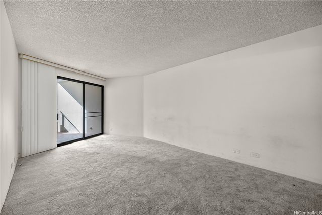 555 Hahaione Street 3E, Honolulu, HI 96825