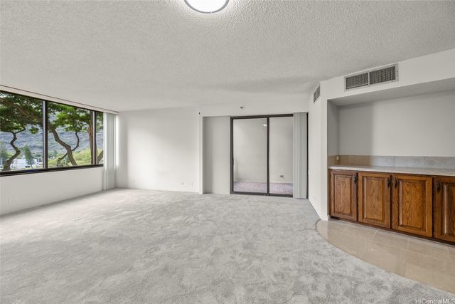 555 Hahaione Street 3E, Honolulu, HI 96825