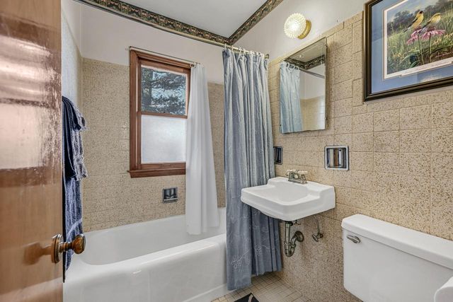 N6997 Oakwood ROAD, Whitewater, WI 53190